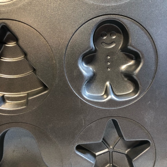 Wilton Cookie Pan Mold Christmas 12 Design Tree Santa Gingerbread Stocking Star - Picture 4 of 9